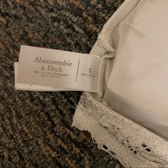 Lace bralettes - Picture 3 of 4